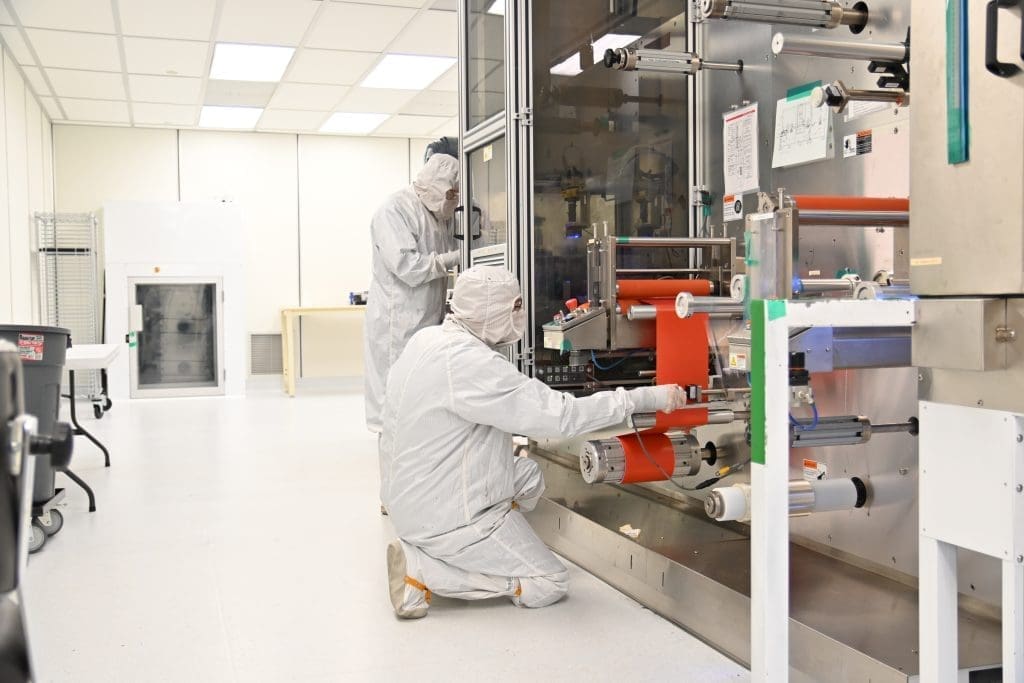 kent displays contract roll to roll manufacturing